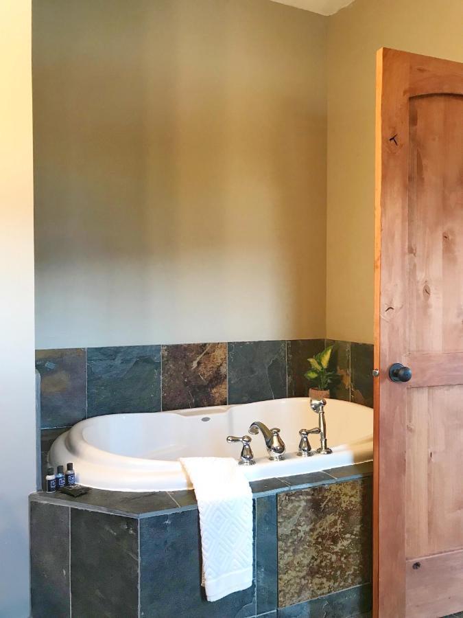 Wesbert Winery&Guest Suites Penticton Exterior foto